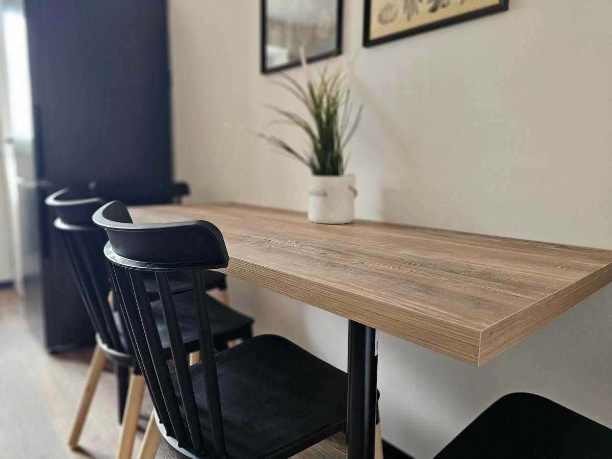 Apartman Opava S Parkovanim Bagian luar foto