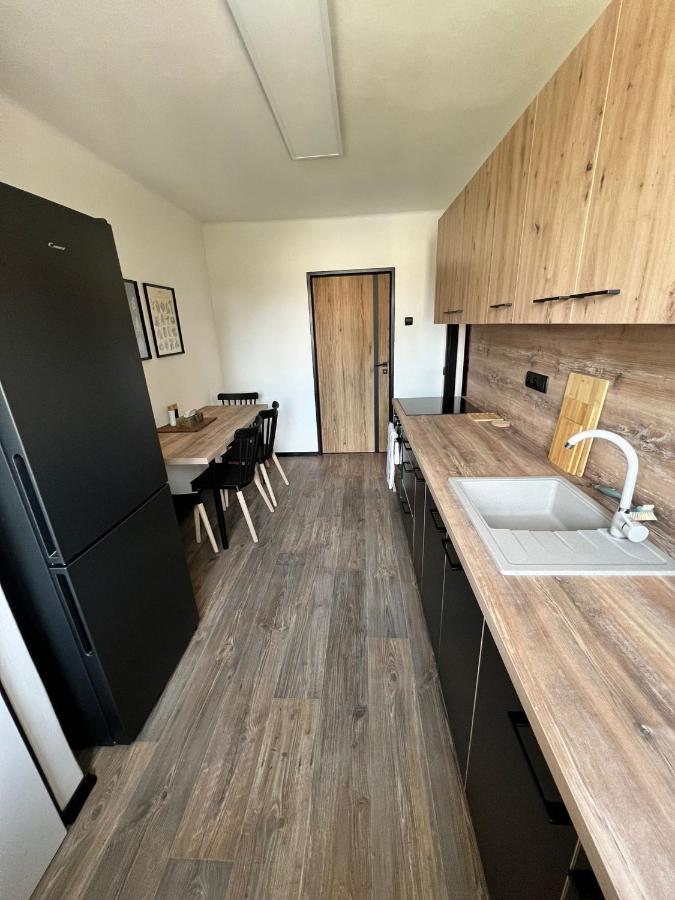 Apartman Opava S Parkovanim Bagian luar foto