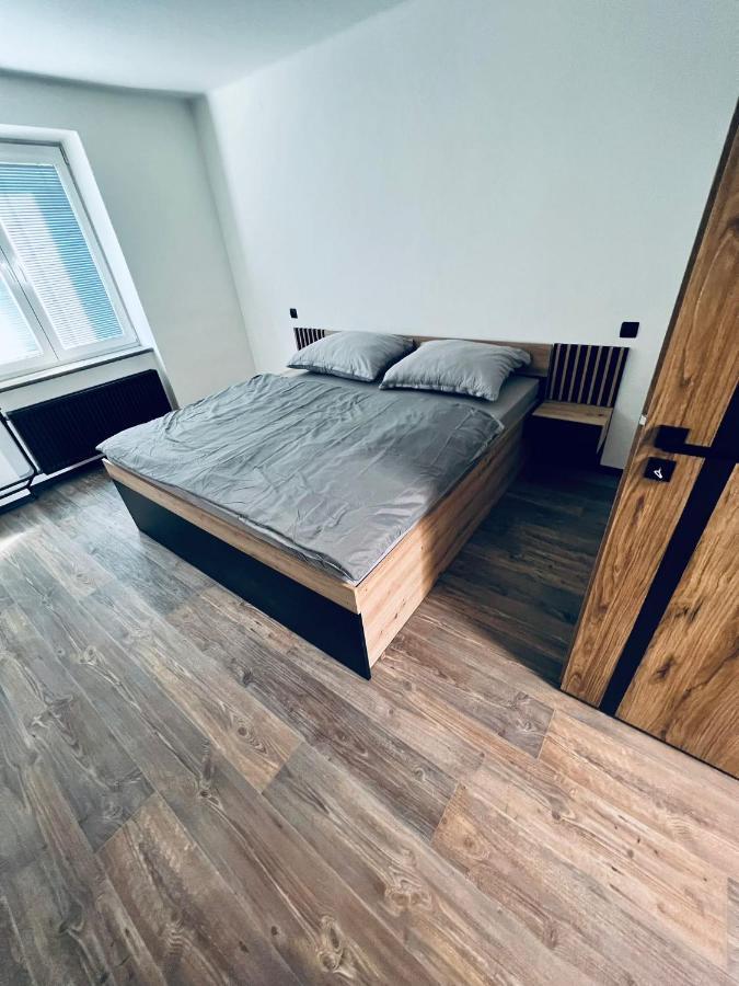Apartman Opava S Parkovanim Bagian luar foto