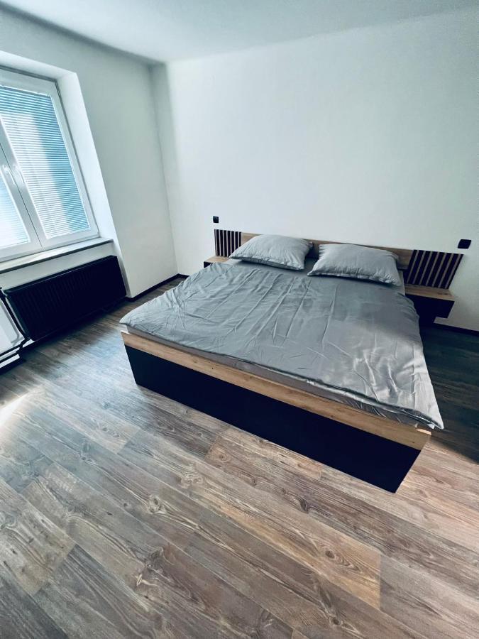 Apartman Opava S Parkovanim Bagian luar foto