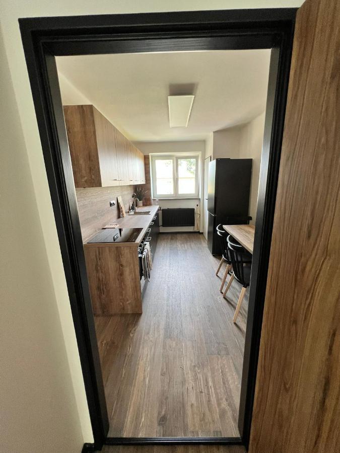 Apartman Opava S Parkovanim Bagian luar foto