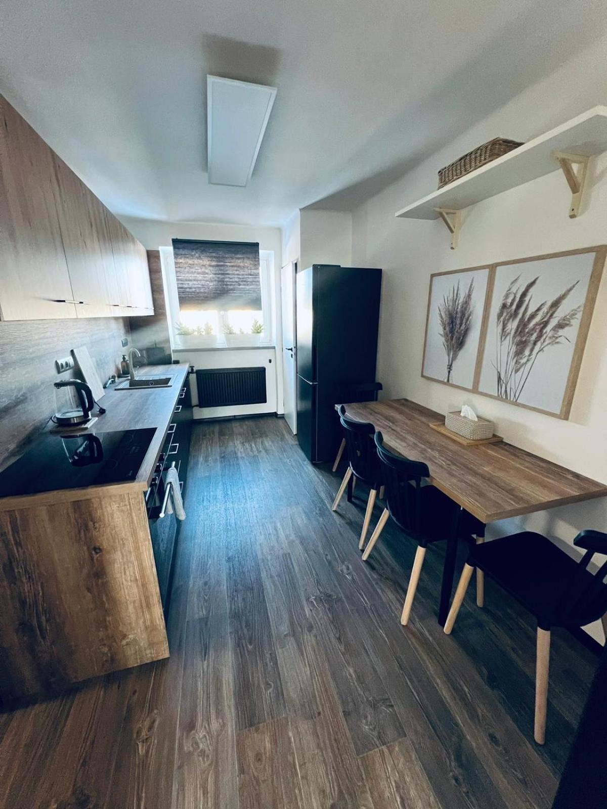 Apartman Opava S Parkovanim Bagian luar foto